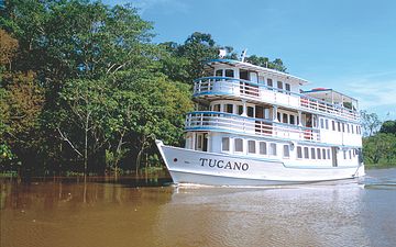 Flodkryssning på Amazonas