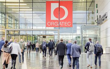 Die ORGATEC 2024 steht fest im Kalender von Entscheidern unterschiedlichster Branchen. Das und weitere positive Signale lassen die Büromöbelhersteller trotz eines schwachen ersten Halbjahrs zuversichtlich in die Zukunft blicken. Bild: Koelnmesse