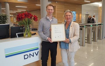The board from SamCert AB and SamCert AS receives the AI certificate according to ISO/IEC 42001 at an official certification ceremony at DNV's headquarters in Høvik, Oslo.