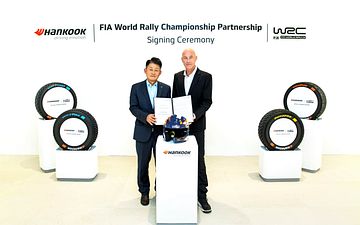 från vänster – Hankook Tire Vice Chairman & CEO Sooil Lee, WRC Promoter Managing Director Jona Siebel