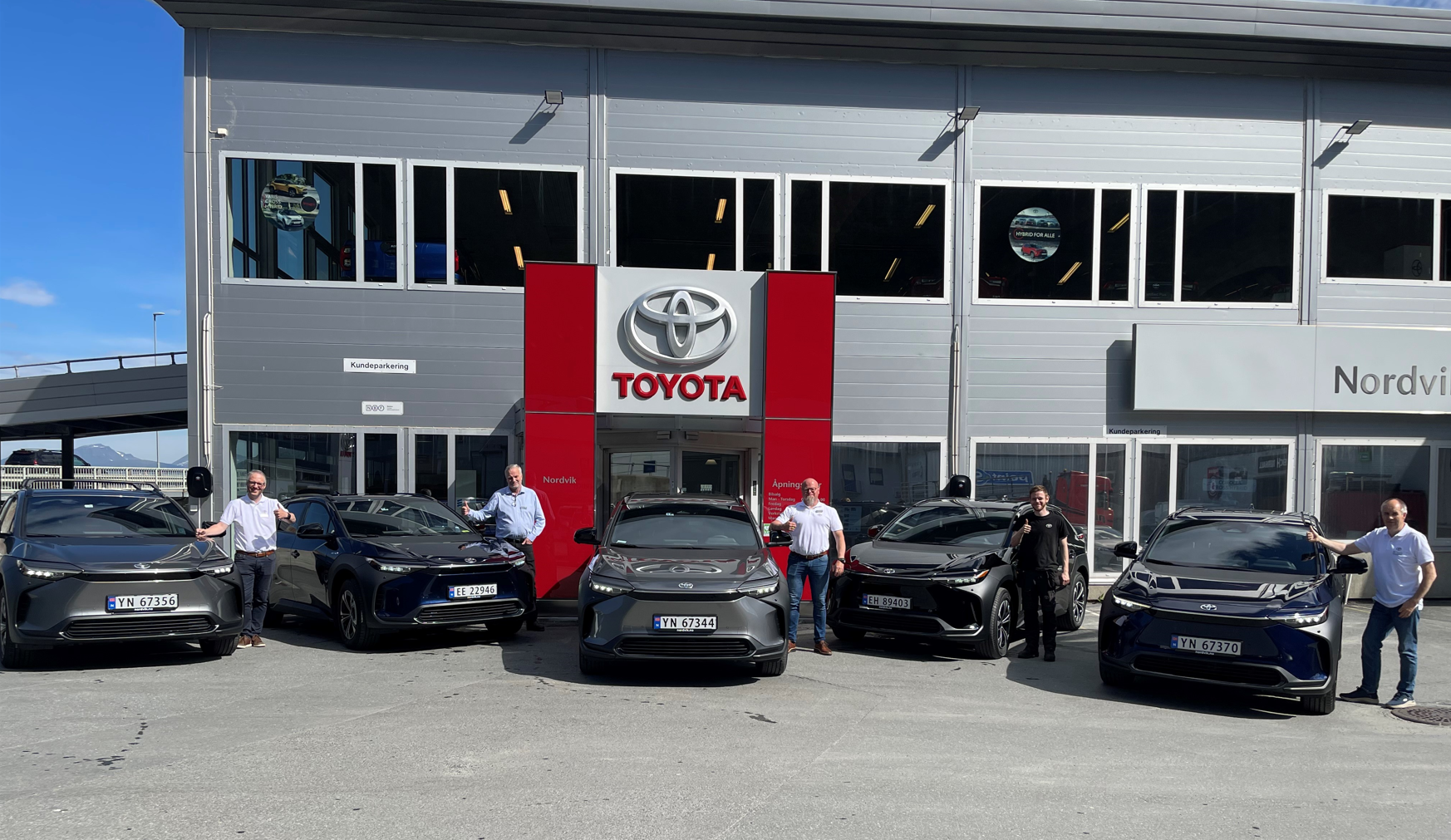 På salgstoppen i Narvik: Elektrisk Toyota bZ4X. Foto: Nordvik AS.  