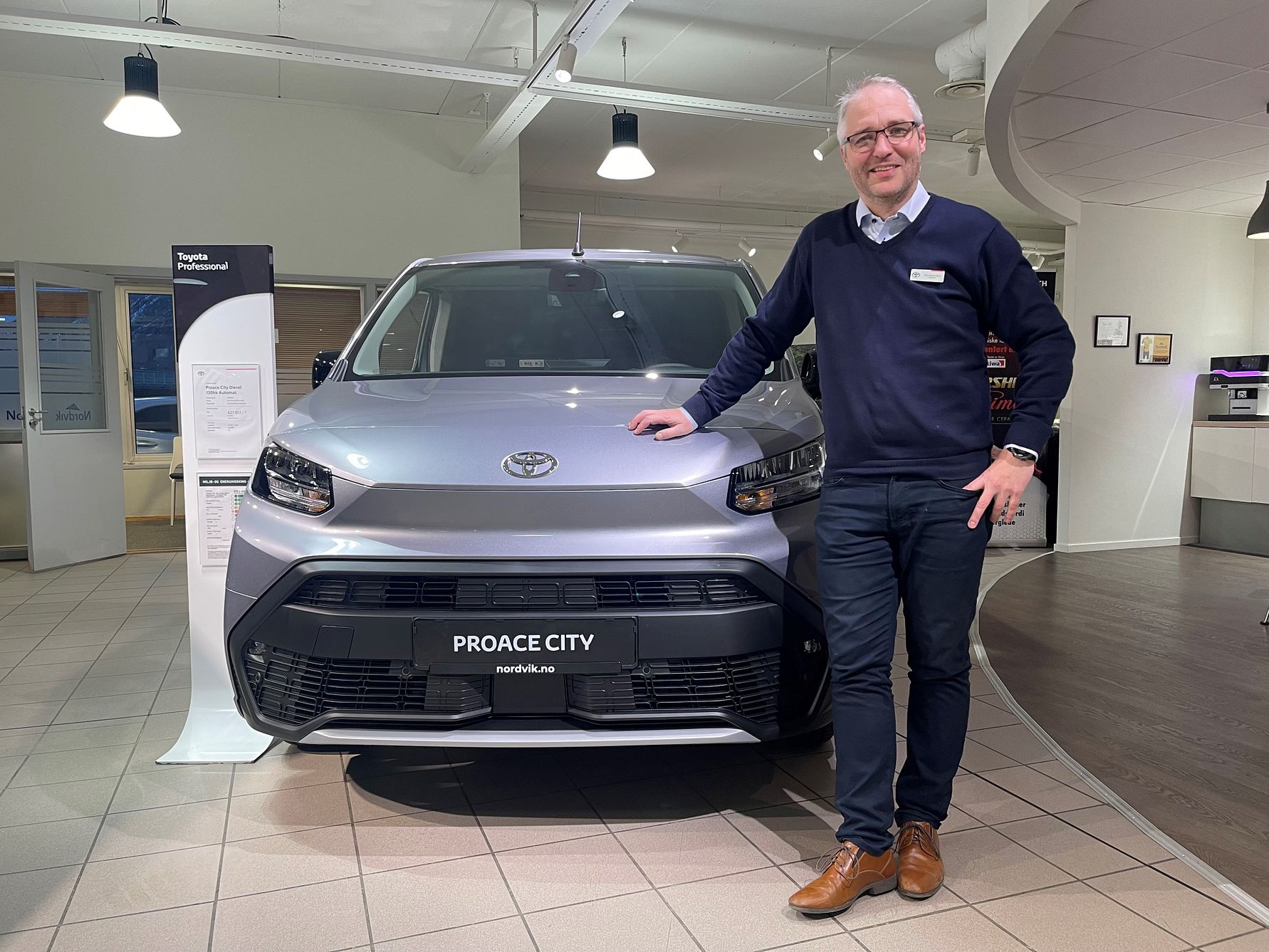 Toyota Proace City: Salgssjef Hans Petter Heim fra Toyota-forhandleren Nordvik i Narvik.