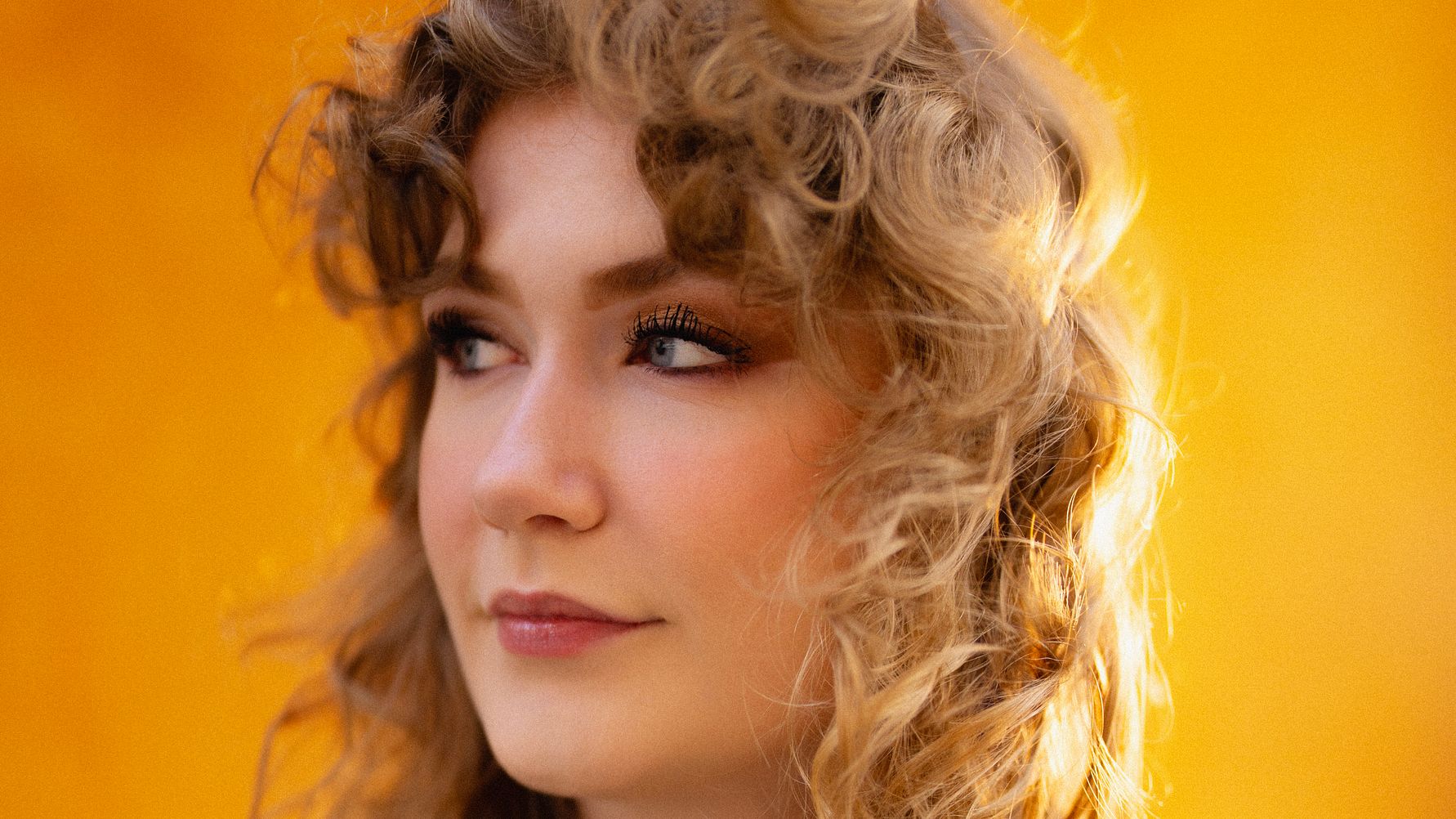 Elin Wiigh släpper nya singeln ”Jag måste välja” 9 maj och spelar in debut-EP