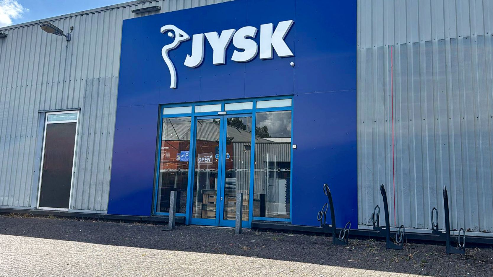 JYSK opent nieuwe en grotere winkel in Almere