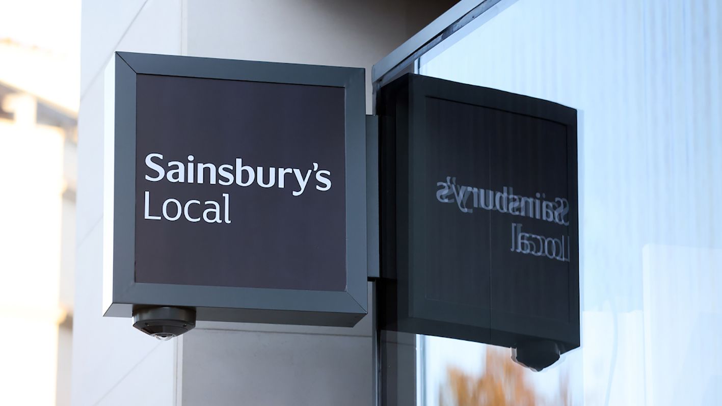 Sainsbury s arriving at St Albans City station Govia Thameslink Railway