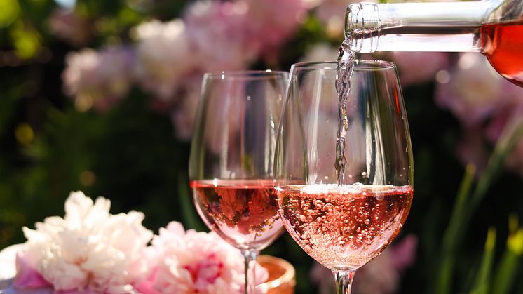 Dags för rosévin – smak av sommar i varje sipp!