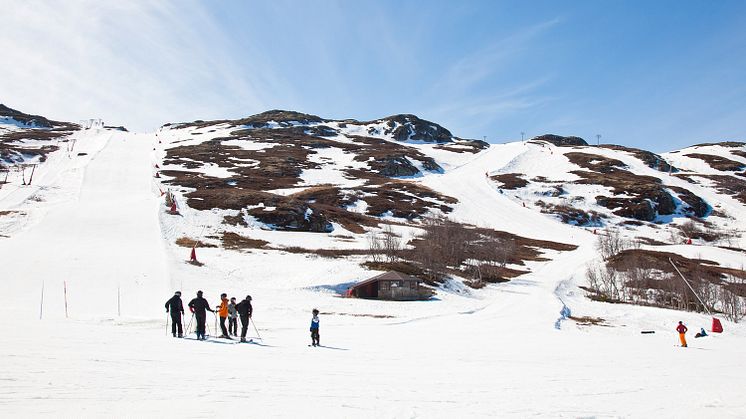 Atomic-teamet testkjører ski i Hemsedal