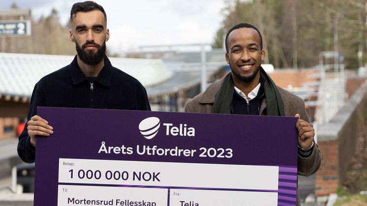 Mudassar Mehmood og Ismail Bashir fra Mortensrud Fellesskap, som er kåret til Årets utfordrer 2023