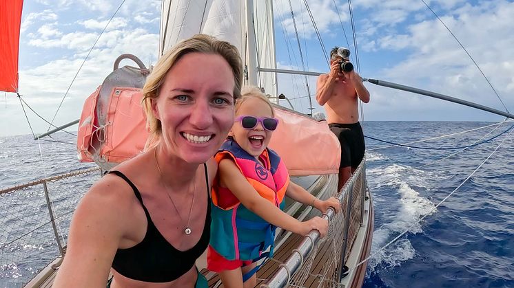 Karin and Brian Trautman, and daughter Sierra, of SV Delos, are collaborating with VETUS to equip their new catamaran, Delos 2.0