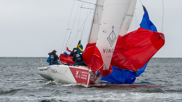 WINGS med Anna Östling som skeppare manövrerar bort Groeneveld och vinner Nordea Women´s Trophy i Marstrand