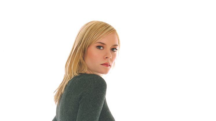 Fredrika Stahl är tillbaka med trespråkigt album
