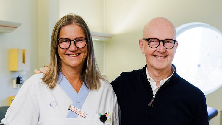 Sjuksköterskan Anne Marie Österdahl och Anders Örtelius hoppas att många kommer att lämna in intresseanmälningar till att bli blodgivare vid Blodomloppet. Foto: Klas Sjöberg/Region Västerbotten 