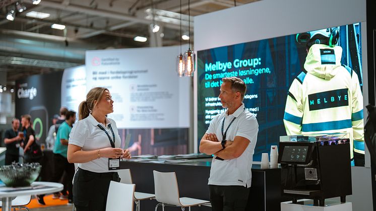 Ulrikke Adolfsen og Anders Hodt Borge på Melbye sin stand under Eliaden. Foto: @eliaden_fagmesse og @mermarketing.no