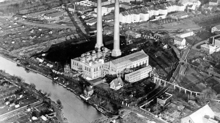 Foto 1_ 1916 wurde das Drehstromwerk in der Uferstraße in Betrieb genommen. Damals diente noch Braunkohle aus Helmstedt als Brennstoff. (Foto von 1925).jpg