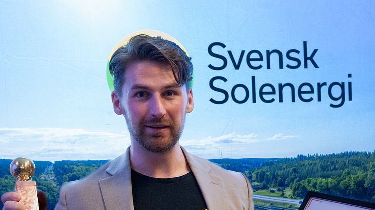 Marc Montgomery tar emot Svensk Solenergis pris, foto Johanna Persson.jpg