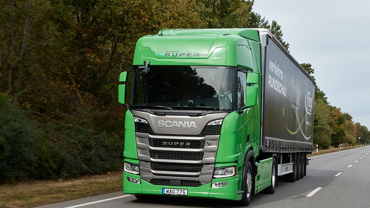 VINNER: Scania har nok en gang vunnet den europeiske kåringen Green Truck Award med sin Super-drivlinje. Ingen av konkurentene brukte mindre diesel eller var lettere enn Scania 460R trekkvognen.