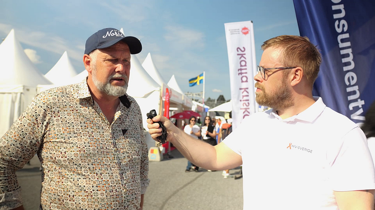 Jonas Sjöstedt (V) var en av politikerna som fick frågor om hiv och att leva med hiv på Järvaveckan.