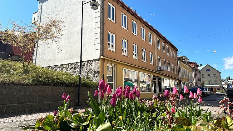 En av väggarna som ska målas finns på Hamngatan 17.