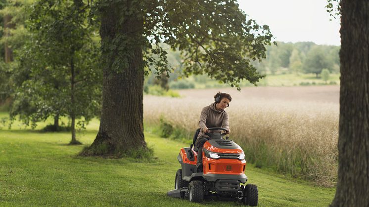 Husqvarna presenterar helt ny serie trädgårdstraktorer – för mer effektiv och bekväm klippning 