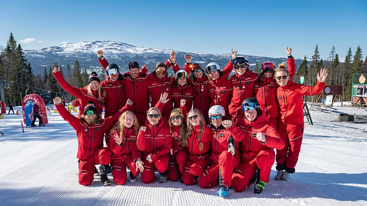 Många återkommer till SkiStar och pensionärer fjälljobbar i skidskolan. 2 500 tjänster ska nu tillsättas inför vintern. Foto: Åre