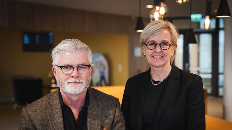 Per Alstergren, dekan vid Odontologiska fakulteten och Karin Melander, VD för Folktandvården Skåne.
