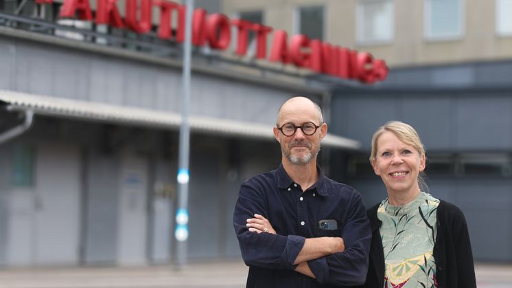 Kloka kliniska val kan också ha effekt på arbetsmiljön. ”Jag tycker att detta skapar stolthet och arbetsglädje när vi tillsammans ser att vi lyckas komma åt lågvärdevården”, säger Bitte Zetterman, här bredvid Hannes Hartman.