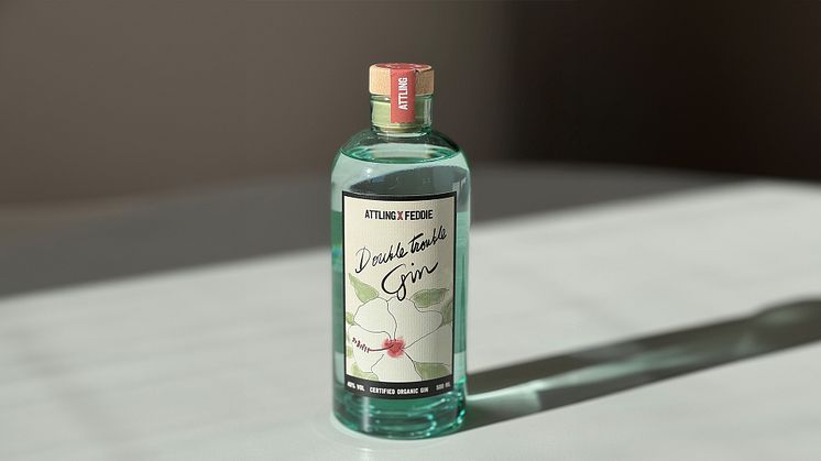 Dubbel succé: Efva Attling lanserar Double Trouble Gin i samarbete med Feddie Ocean Distillery i Norge.