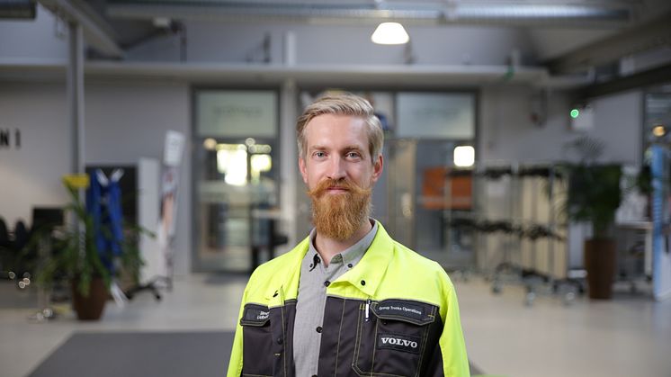 Simon Lidberg är industridoktorand på Högskolan i SKövde inom forskarskolan Smart Industry Sweden och knuten till forskningsprofilen Virtuella fabriker med kunskapsdriven optimering (VF-KDO).