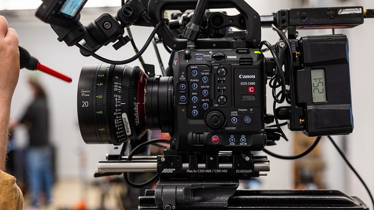 EOS C400 er den første toppmodellen i Cinema EOS-serien med RF-fatning og representerer starten på en ny banebrytende æra for Canon-produkter i EOS R-systemet. 