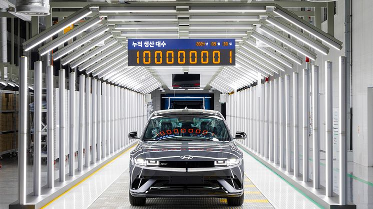 Bil nummer 100 000 001 produsert av Hyundai, en IONIQ 5. Foto: Hyundai Motor Company