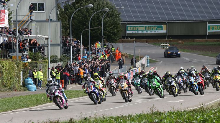 Spannung garantiert: Internationales Dreieckrennen in Frohburg - Foto: Motorrennsportarchiv