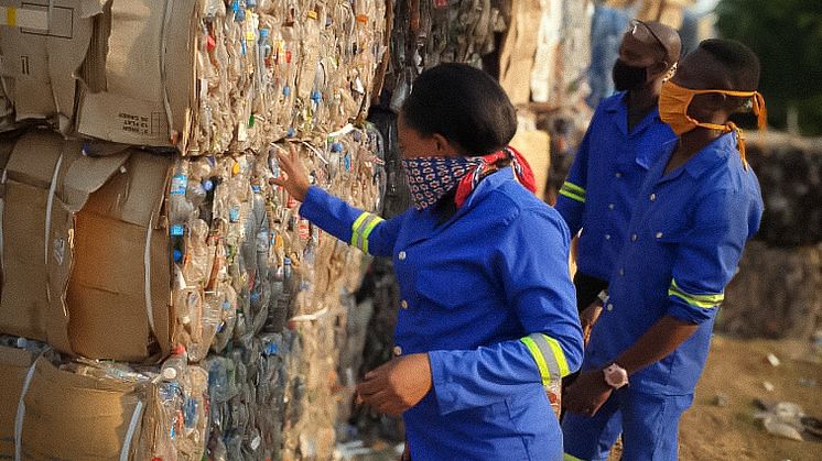 Inside Equity Fund investerade i Alpha Polyplast, ett zambiskt företag som specialiserar sig på återvinning av plastavfall, för att öka dears kapacitet att återvinna plastavfall i hela landet. Foto: Alpha Polyplast