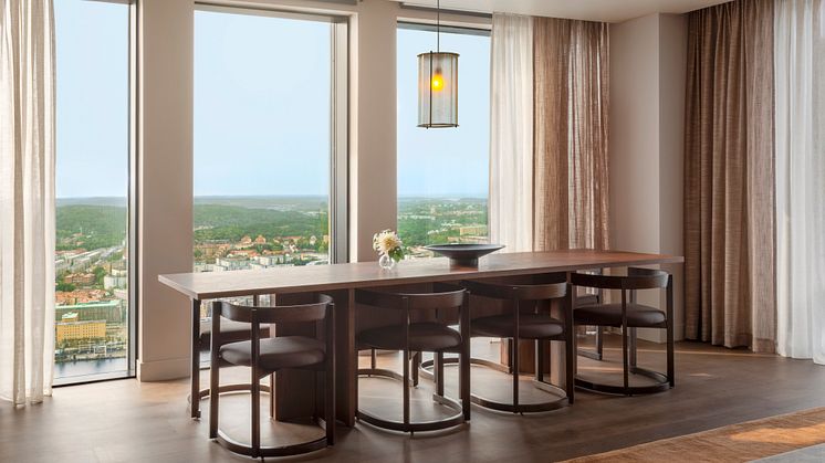 Sky-level-suite-table-clarion-hotel-karlatornet.jpg