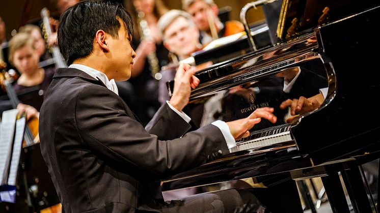 David Huang är en av Sveriges mest eftertraktade pianister. Hör honom i kammarkonserten Passion och Klangprakt.