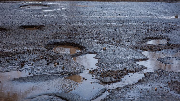 REACTION: IAM RoadSmart urges government to implement comprehensive roads renewal plan following new report on the state of Britain's roads. 