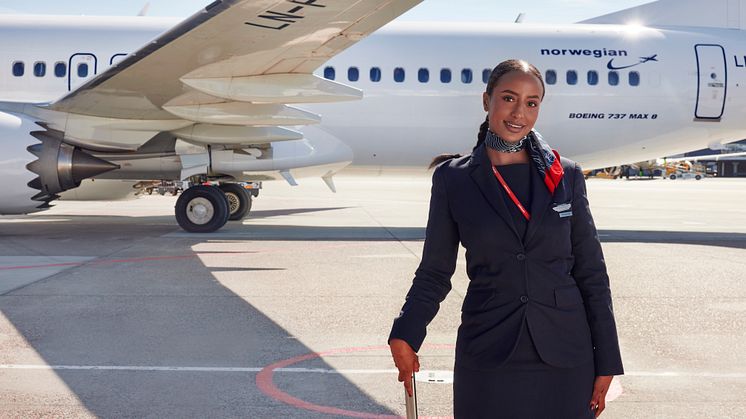 Cabin crew vid flygplan.jpg