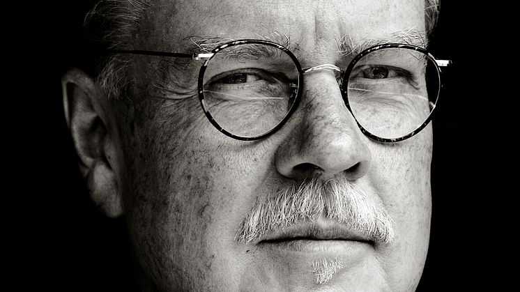 Mikael Wiehe gör succé på albumlistorna, i höst släpper han bok