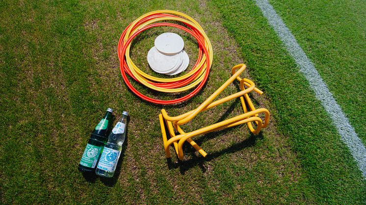 Viva con Agua Mineralwasser beim Training des FC St. Pauli