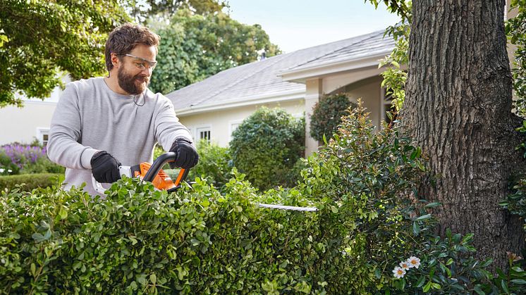 STIHL tipser om fem smarte batteriprodukter som får vårhagen til å blomstre. 