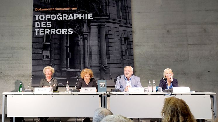 Equipo de estudio con Meggi Pieschel (izquierda), Jens Ebert (segundo por la derecha) y Susanne zur Nieden (derecha) (Photo: Michael Olbrich-Majer/Demeter Deutschland)