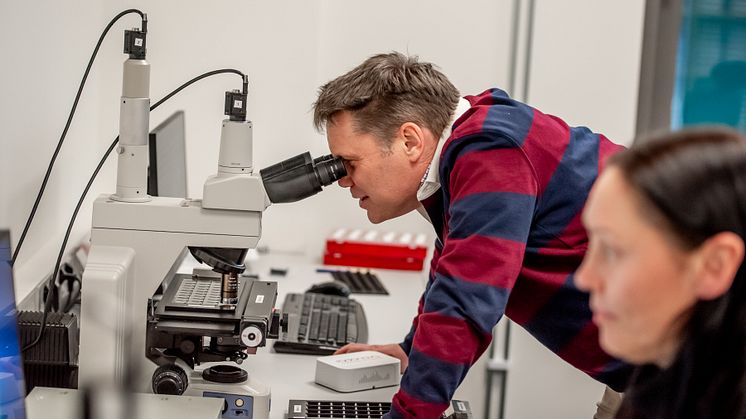 Gör som vår vd Karl Nilsson, bekanta dig med Radonovas nya radonlaboratorium