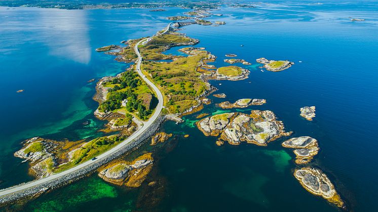Tuff konkurrens. Världsberömda Atlanthavsvägen kommer först på femte plats när svenskarna rankar Nordens bästa roadtrip.