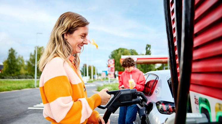 Elbilsägare på Circle K.jpg