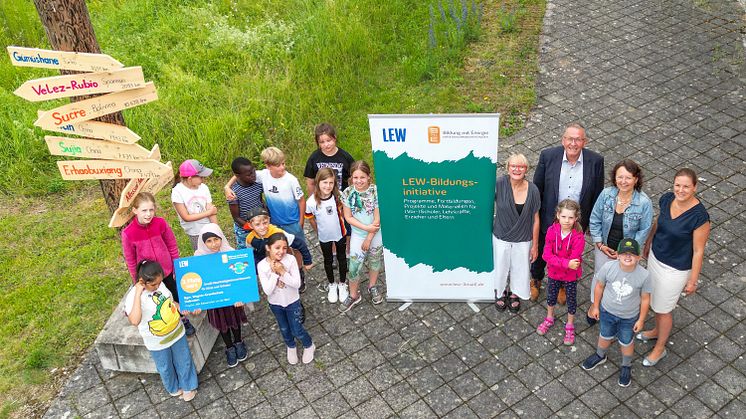 Bgm. Wagner-Grundschule belegt 3. Platz bei 3malE-Nachhaltigkeitswettbewerb mit Projekt „Mit Klimameilen um die Welt“ 