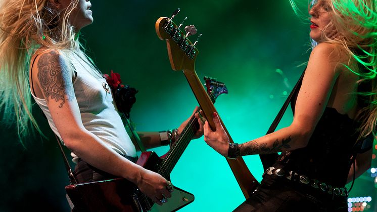 Pridebesökarna tog emot hårdrocken med öppen famn