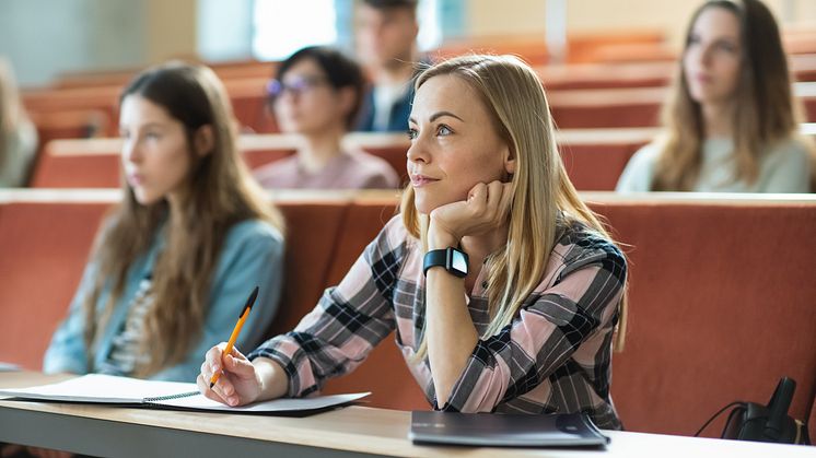 Gut versichert ins Studium: Mit dem Semesterstart können neue Versicherungen sinnvoll und notwendig sein. (Bildrechte: All rights reserved)