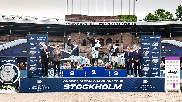 Henrik von Eckermann fick kliva högst upp på pallen i Longines Global Champions Tour Grand Prix på Stockholms Stadion 2023. Foto: LGCT