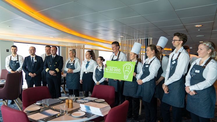 The crew on board Havila Capella received the Food Saver of the Year 2024 Award on behalf of the company. (Photo: Martin Giskegjerde/Oclin)