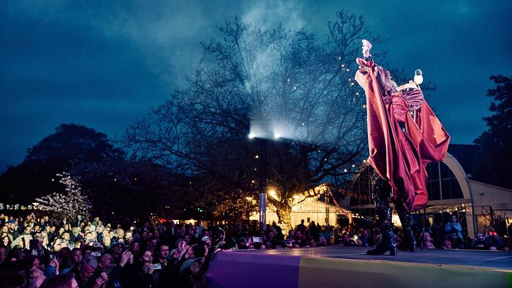 Årets norska Eurovisionartist Gåte möter publiken i Eurovision Village.