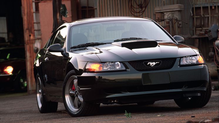 2001-Gen4_ford_mustang_bullitt_gt_coupe.jpg